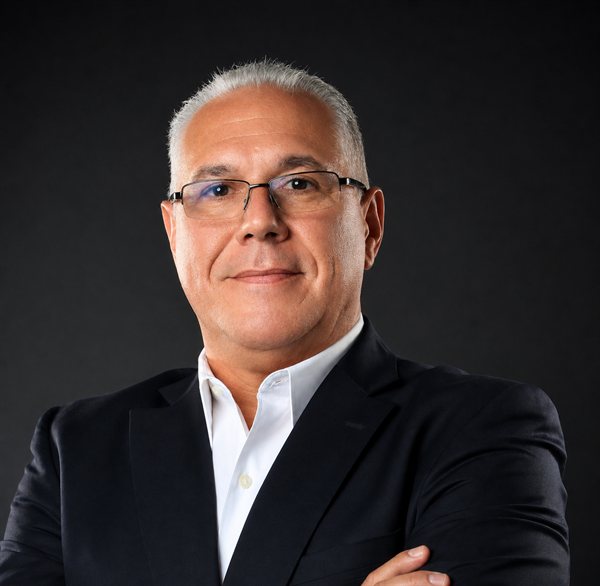 Profile portrait of Vicente Pimienta